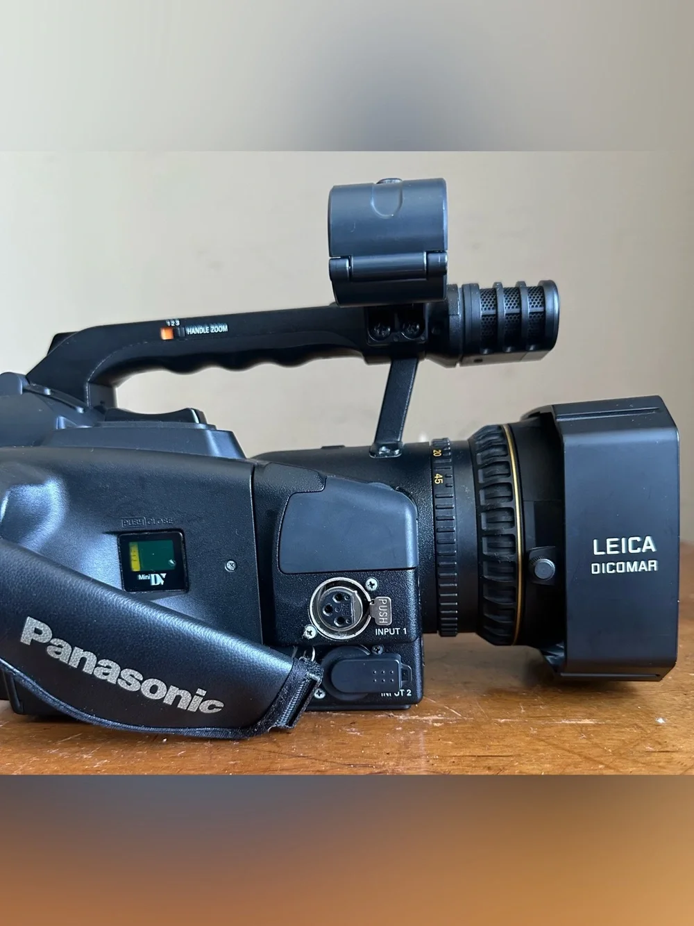 Panasonic AG-DVX100B MiniDV 3CCD Professional Digital Video Camera Recorder